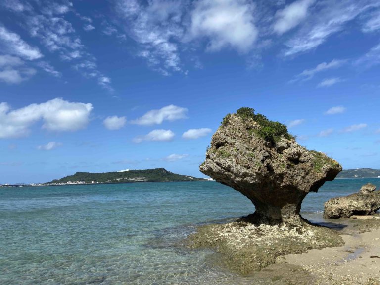 アマミチューの墓 | 沖縄・うるま市